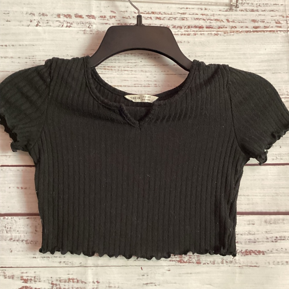 SHEIN Black Ribbed Crop Top